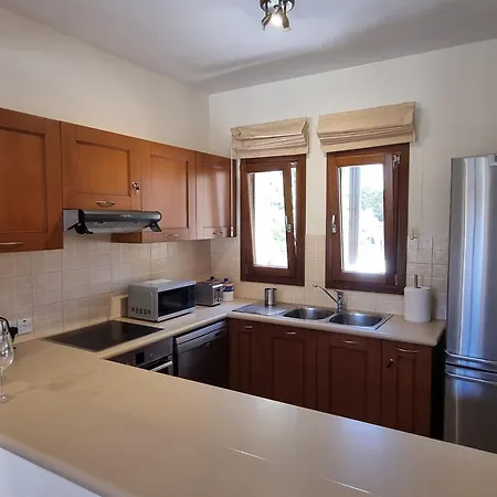 Nausicaa Private Pool & Hot Tub, Aphrodite Hills Golf 코우클리아