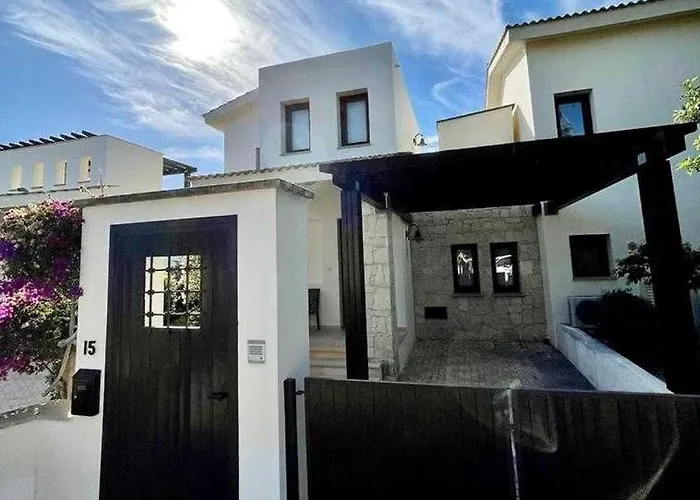 Nausicaa Private Pool & Hot Tub, Aphrodite Hills Golf *